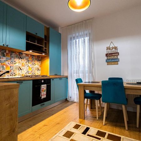 Ferienwohnung Lighthouse Central Apt With Unique Views Of The Fortress, Free Parking, 5 Min By Car From The Old Town Brașov Exterior foto