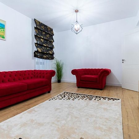 Ferienwohnung Lighthouse Central Apt With Unique Views Of The Fortress, Free Parking, 5 Min By Car From The Old Town Brașov Exterior foto