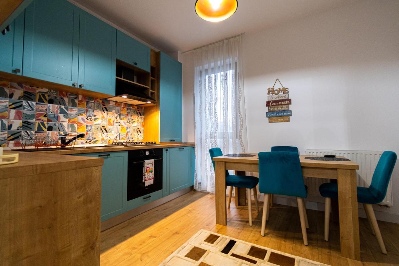 Ferienwohnung Lighthouse Central Apt With Unique Views Of The Fortress, Free Parking, 5 Min By Car From The Old Town Brașov Exterior foto