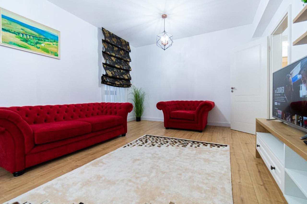 Ferienwohnung Lighthouse Central Apt With Unique Views Of The Fortress, Free Parking, 5 Min By Car From The Old Town Brașov Exterior foto