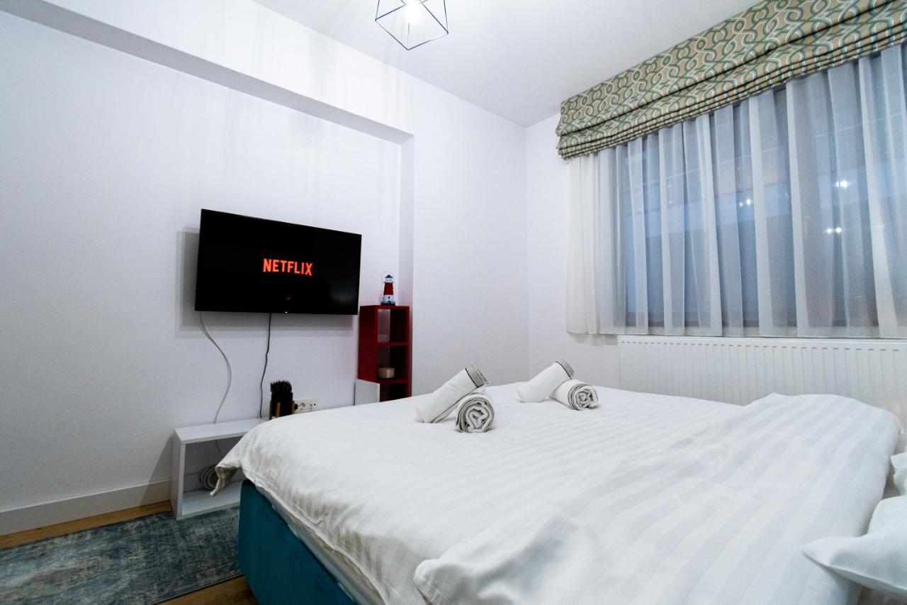 Ferienwohnung Lighthouse Central Apt With Unique Views Of The Fortress, Free Parking, 5 Min By Car From The Old Town Brașov Exterior foto