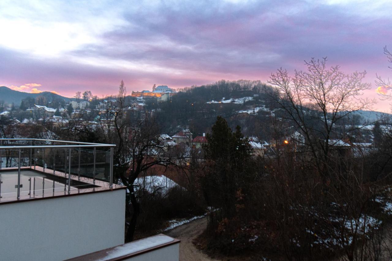 Ferienwohnung Lighthouse Central Apt With Unique Views Of The Fortress, Free Parking, 5 Min By Car From The Old Town Brașov Exterior foto